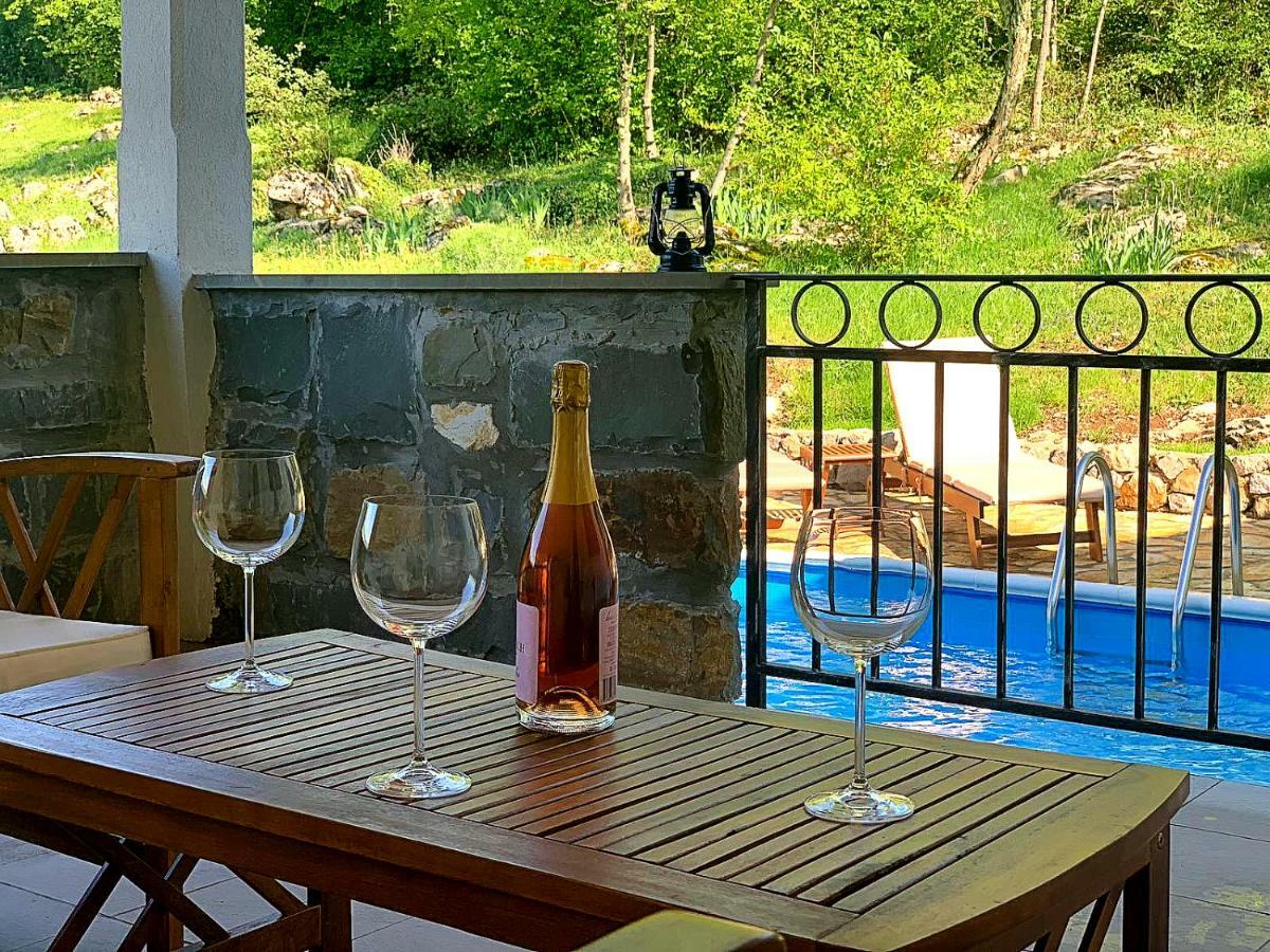 Holiday Home Deni Roč Eksteriør bilde