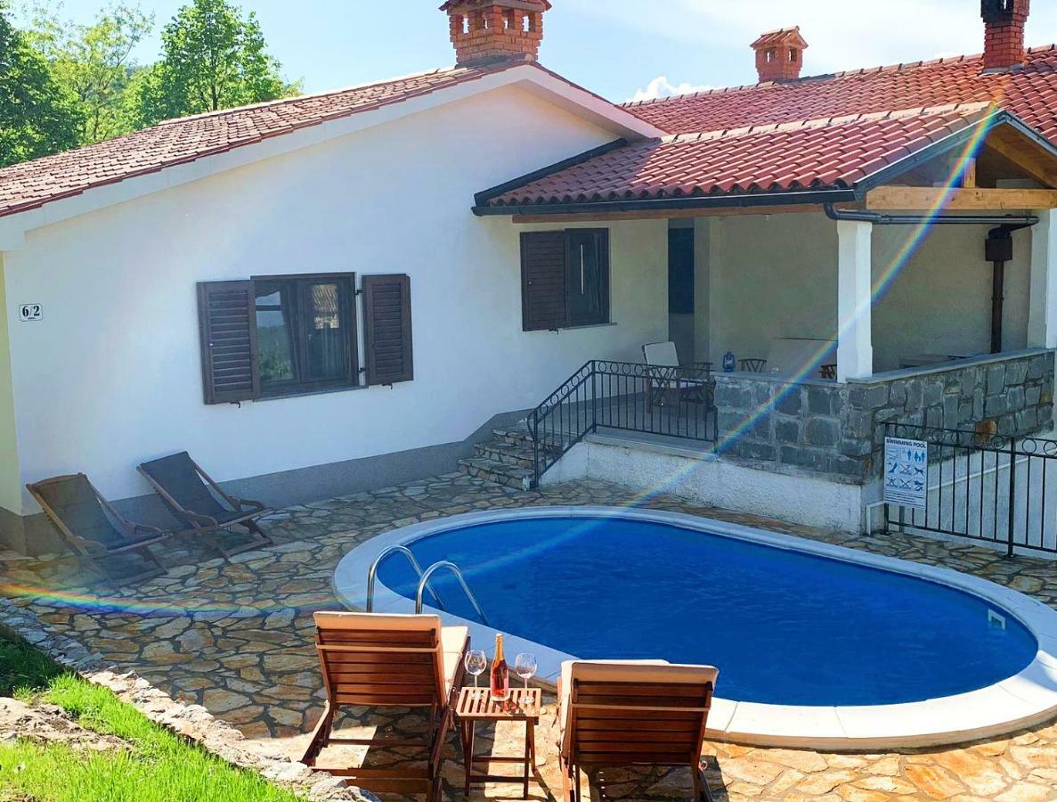 Holiday Home Deni Roč Eksteriør bilde